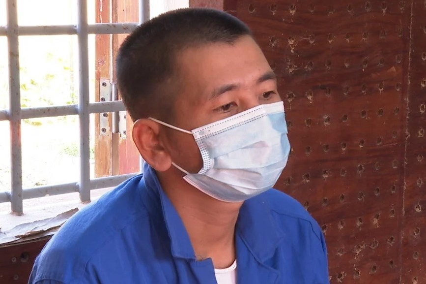 Be trai 2 tuoi bi nguoi tinh cua me dap chet hinh anh