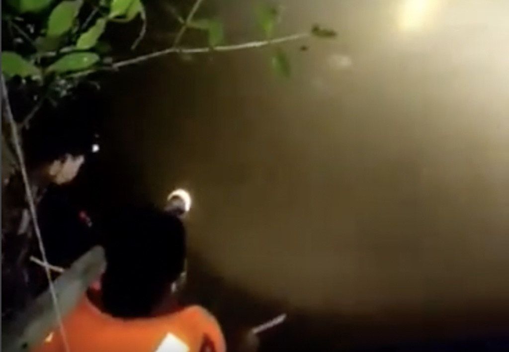 Anh em ruot tu vong do duoi nuoc hinh anh