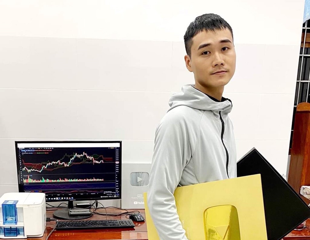 Keu goi tu thien roi chiem doat tien ty hinh anh