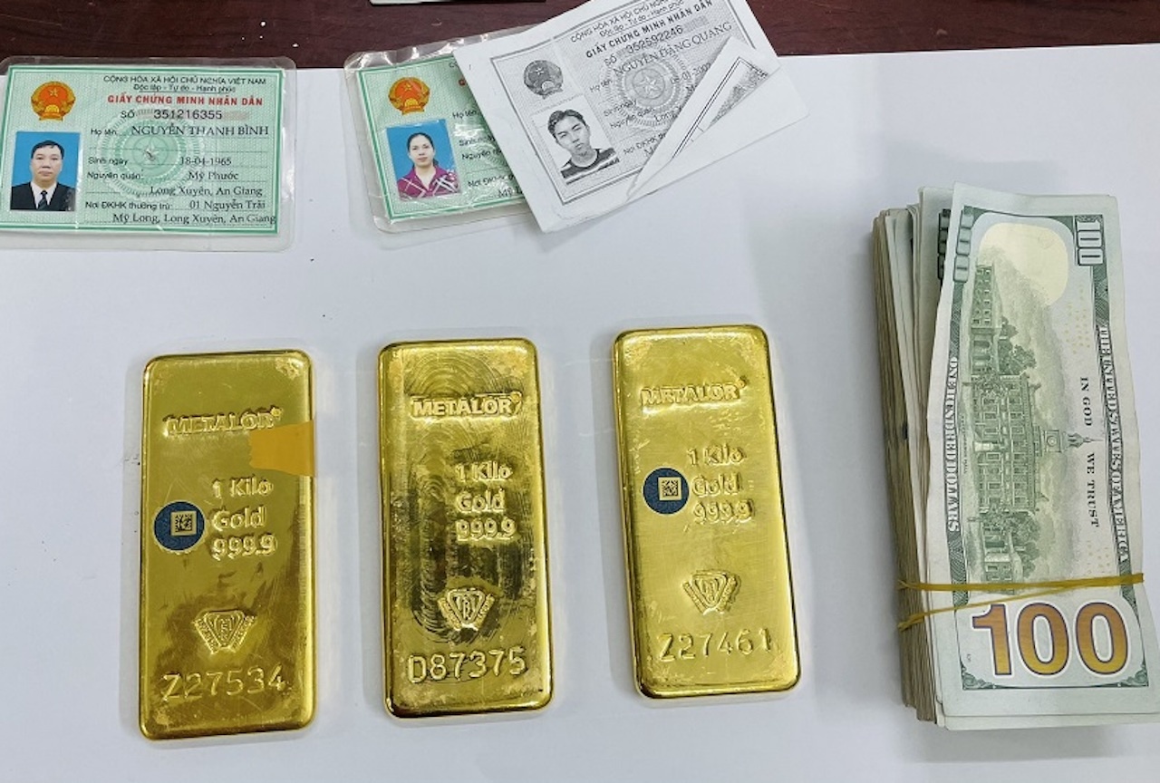 Dai ta Dinh Van Van Noi,  Giam doc Cong an tinh Giang An,  tiem vang Phuoc Nguyen,  Buon lau vang va USD,  tron thue 10.000 ty dong anh 1