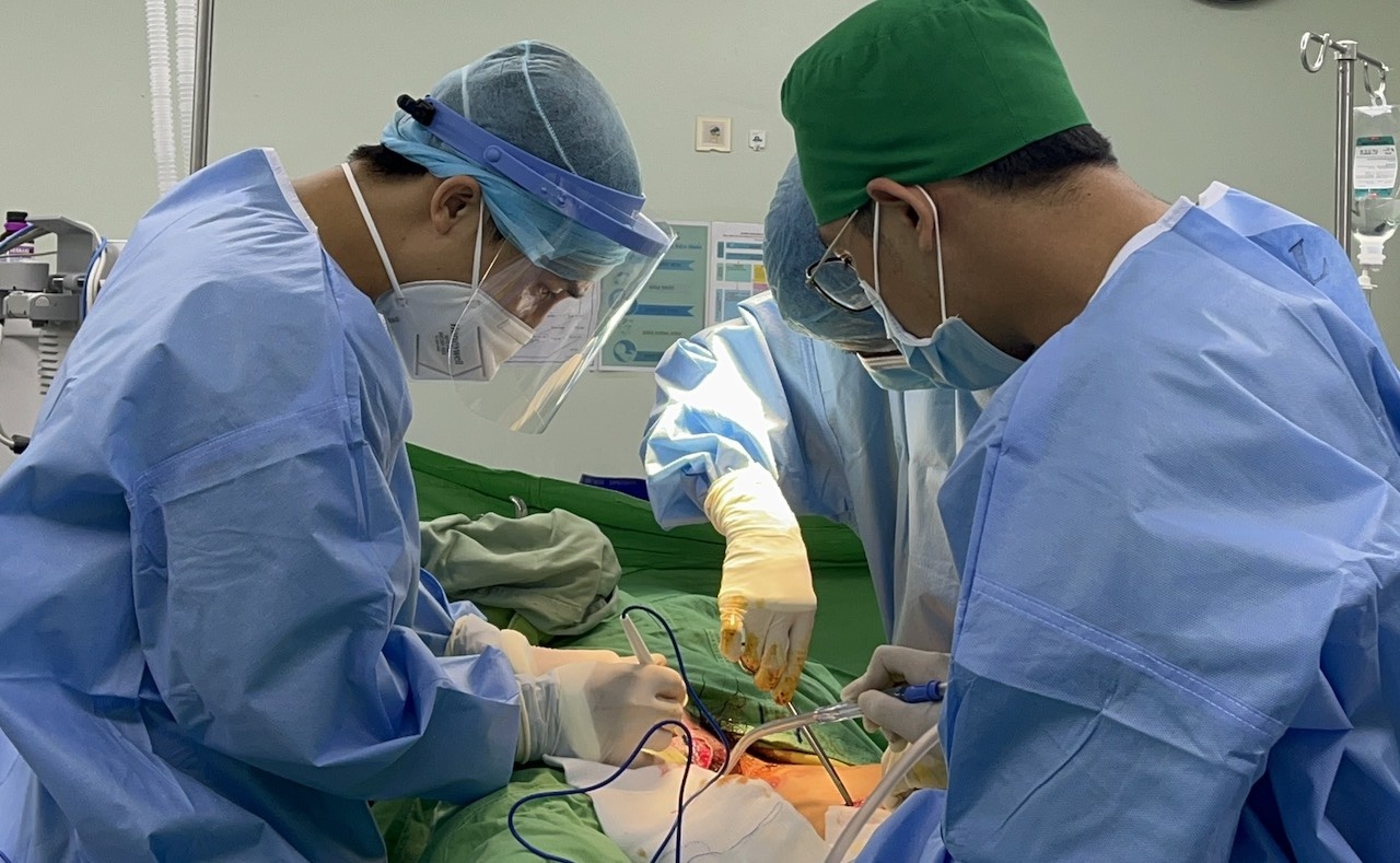 Nam thanh nien trung dan lac xuyen 'cua quy' hinh anh