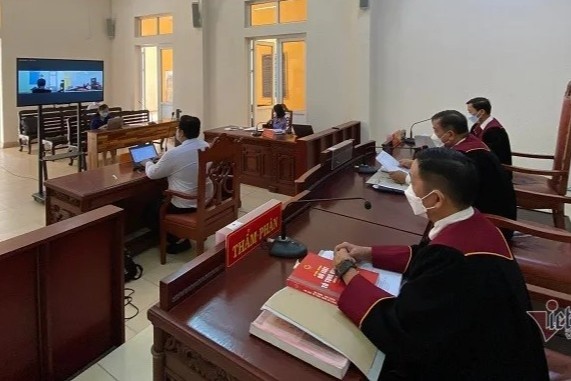 Xet xu truc tuyen, bi cao bi tuyen an tai noi giam giu hinh anh