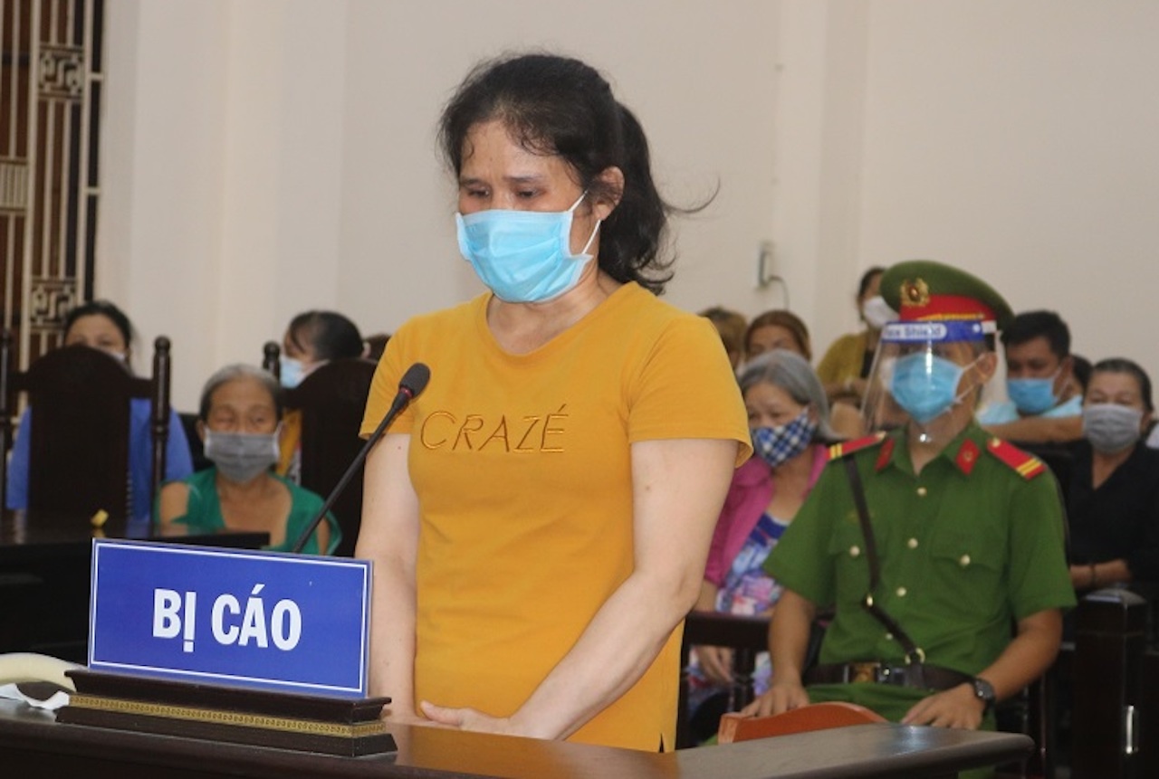 Lua tien cua 171 nguoi, chu hui linh 10 nam tu hinh anh