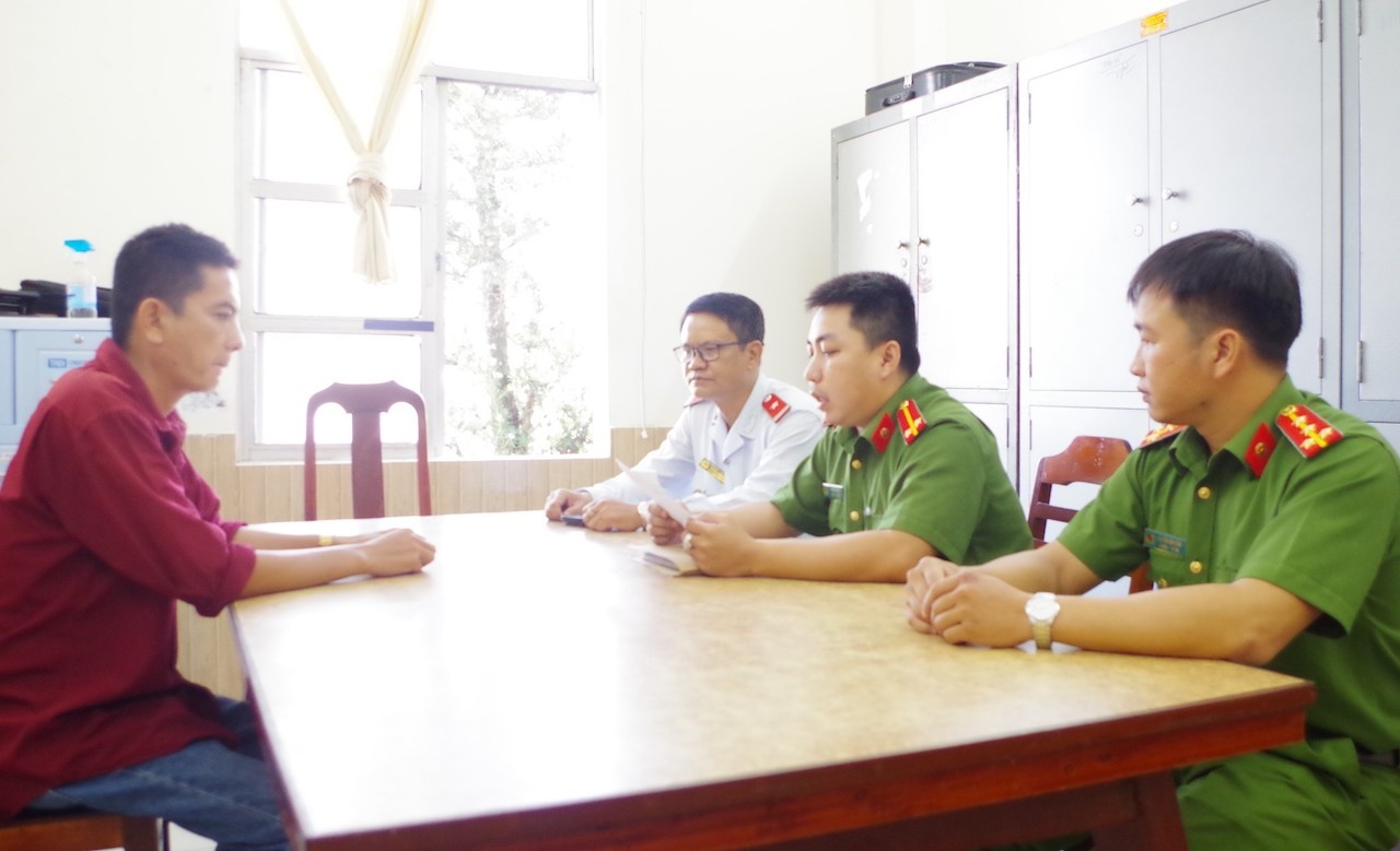 Phat chu tau du lich 3 trieu vi khong dua khach di theo hop dong hinh anh