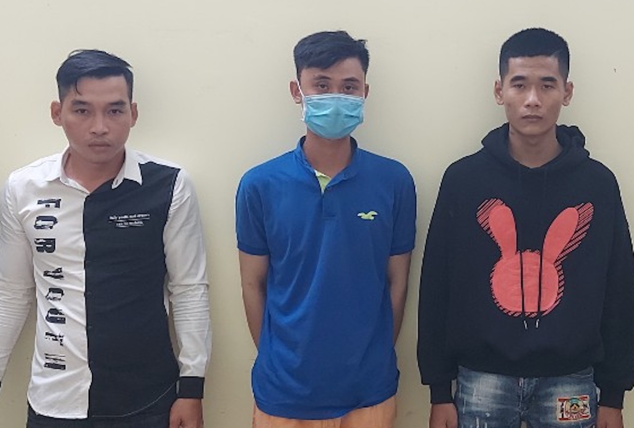 Mau thuan voi nu tiep vien, khach hat karaoke bi danh chet hinh anh