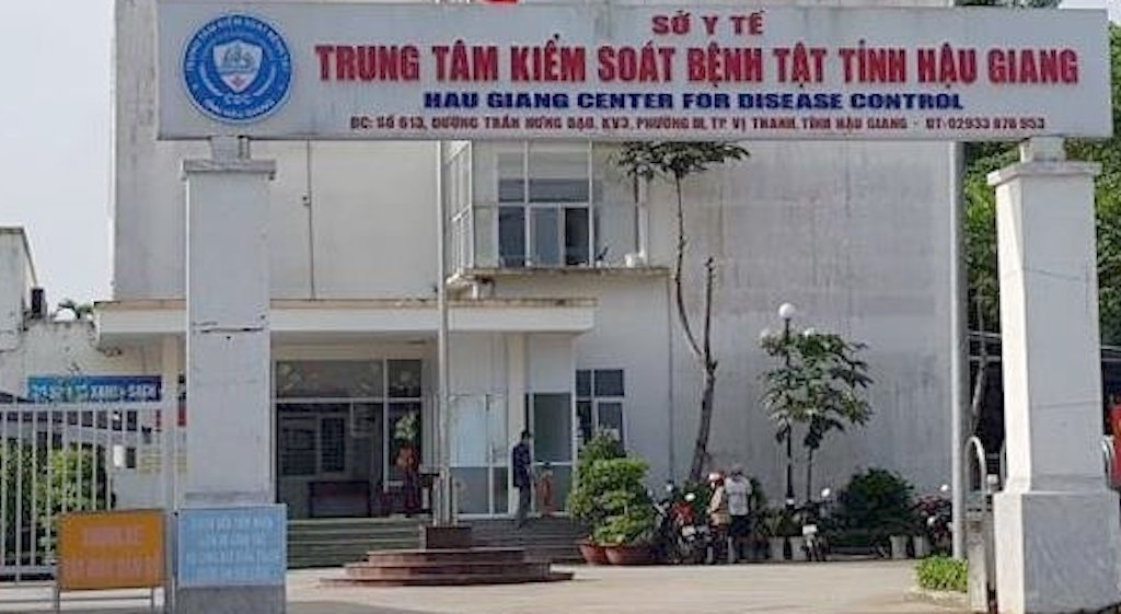 Bat nguyen giam doc CDC Hau Giang anh 1