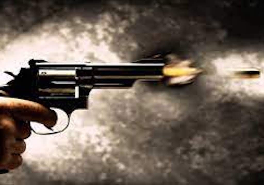 Nguoi no sung o quan karaoke X.O linh an chung than hinh anh