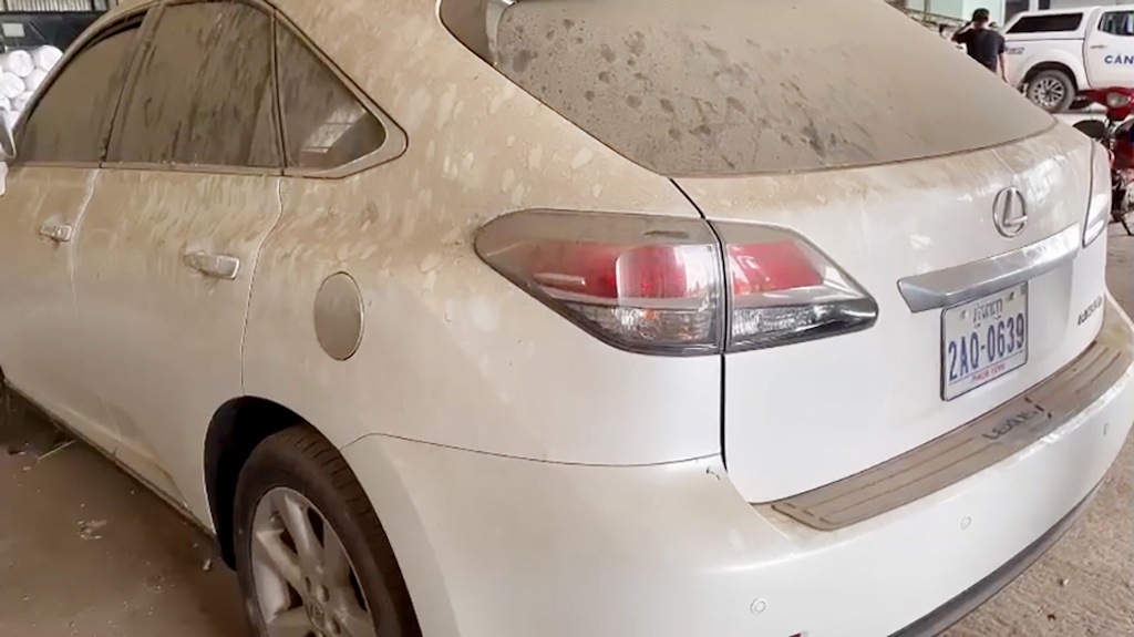 An Giang tam giu oto Lexus RX350, nghi nhap lau hinh anh