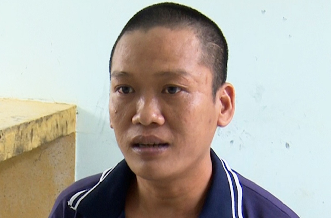 Danh hang xom nhap vien vi hat karaoke hinh anh