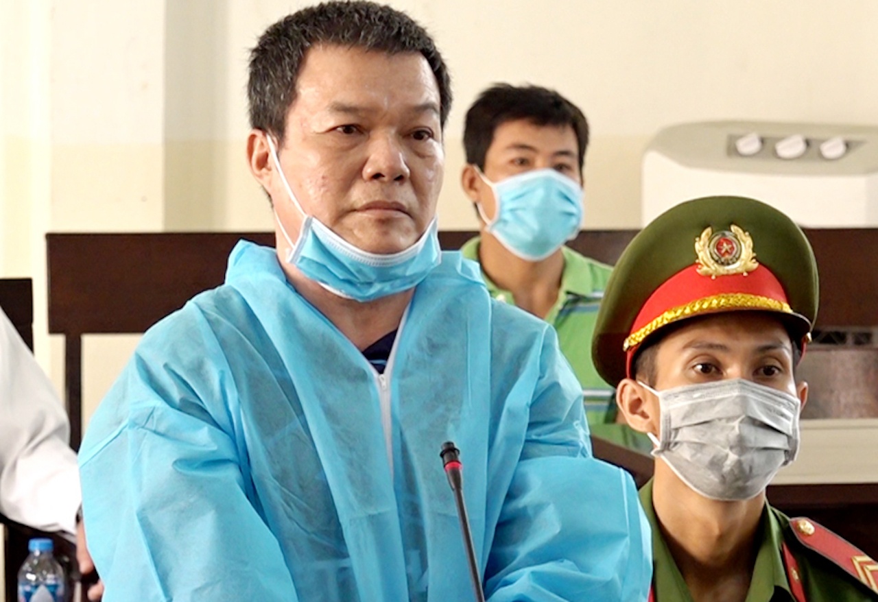 Thieu chet vo, nguoi dan ong linh an chung than hinh anh
