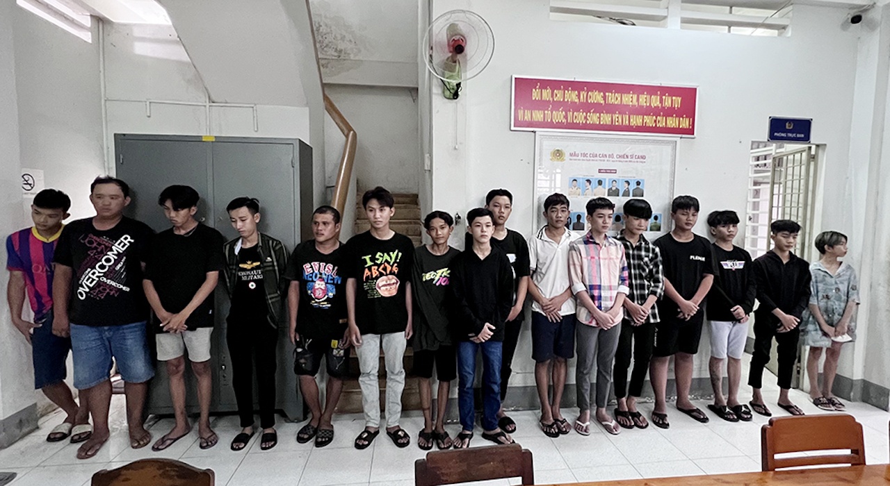 Công an An Giang ngăn chặn hai nhóm hỗn chiến trong đêm ảnh 1 Cong an An Giang ngan chan hai nhom hon chien trong dem anh 1