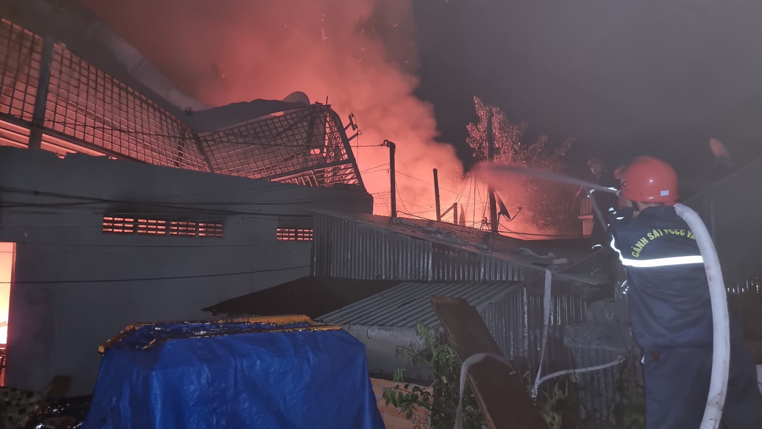 Hoa hoan thieu rui 6 can nha o An Giang hinh anh