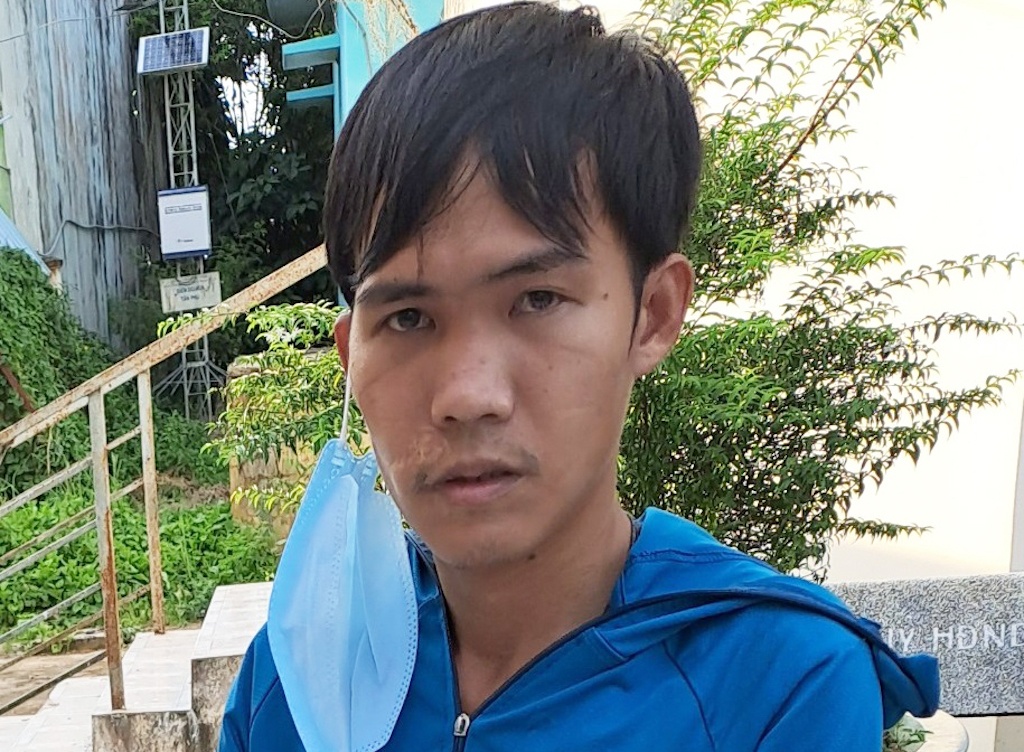 Nam thanh nien lua chuyen khoan de lay tien danh bac anh 1