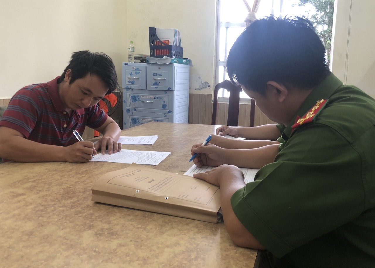 Làm giấy tờ giả rồi cầm cố,  chiếm đoạt 170 triệu đồng ảnh 1 Lam giay to gia roi cam co,  chiem doat 170 trieu dong anh 1