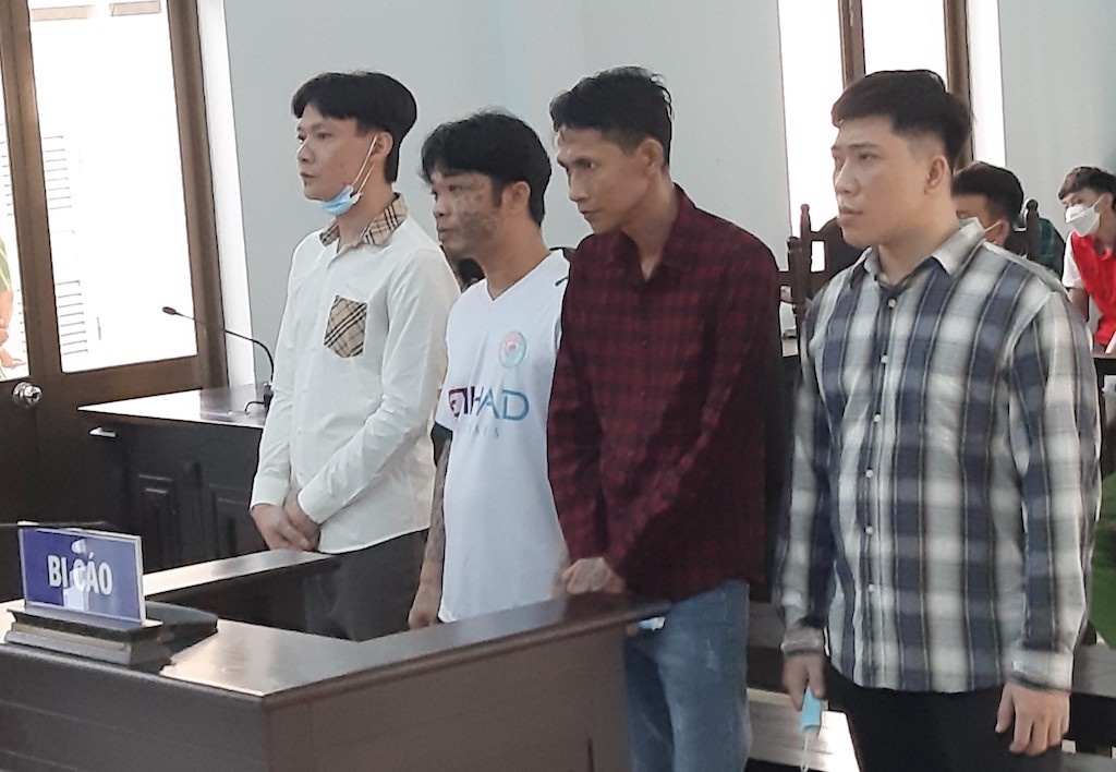 Cưỡng đoạt tiền bạn cai nghiện,  4 bị cáo lĩnh án tù ảnh 1 Cuong doat tien ban cai nghien,  4 bi cao linh an tu anh 1
