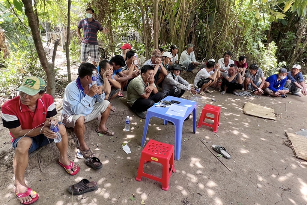 Cong an An Giang pha soi bac, bat 21 nguoi lien quan hinh anh