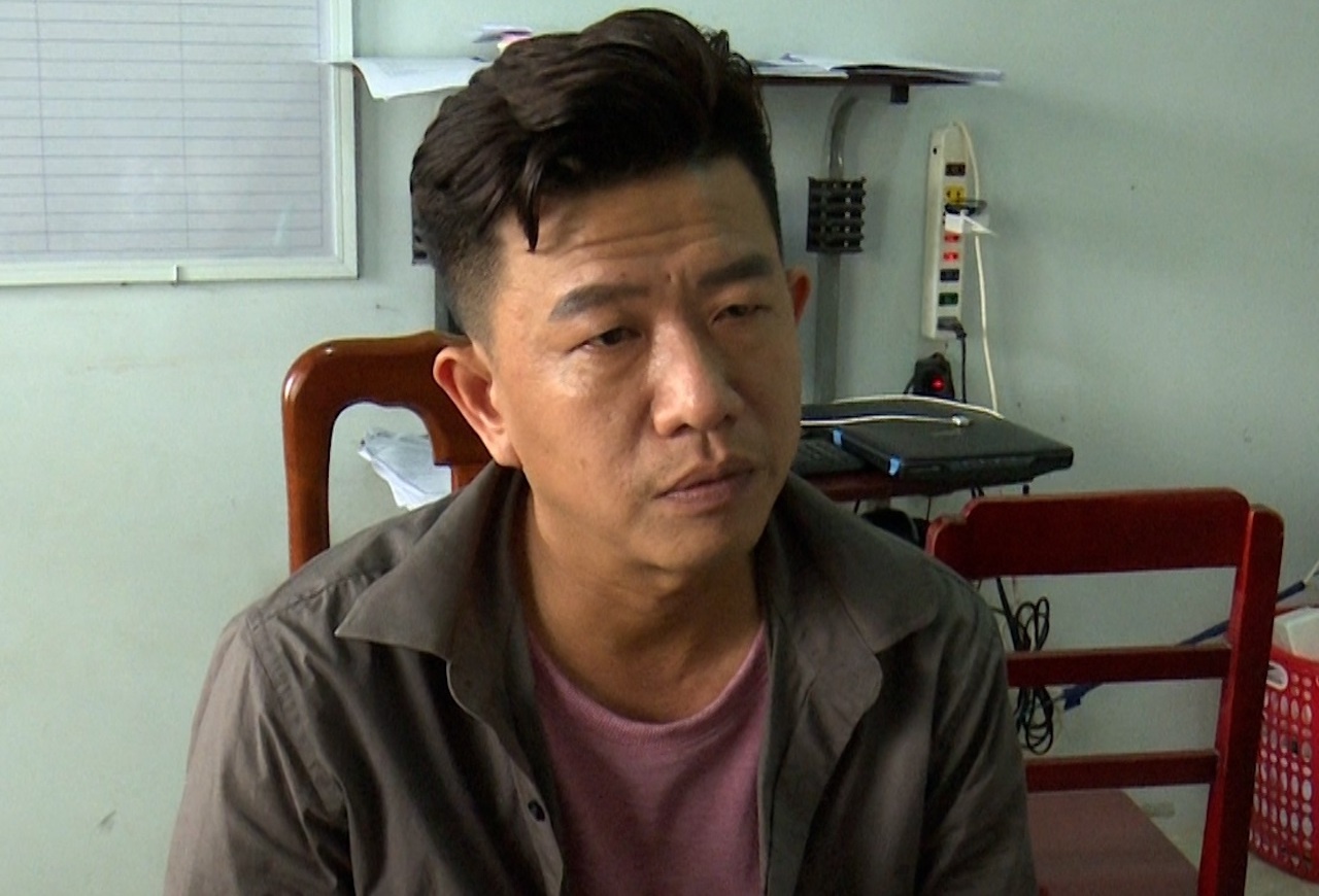 Cong an An Giang bat soi bac,  phat hien nhieu 'quy ba' tham gia anh 1