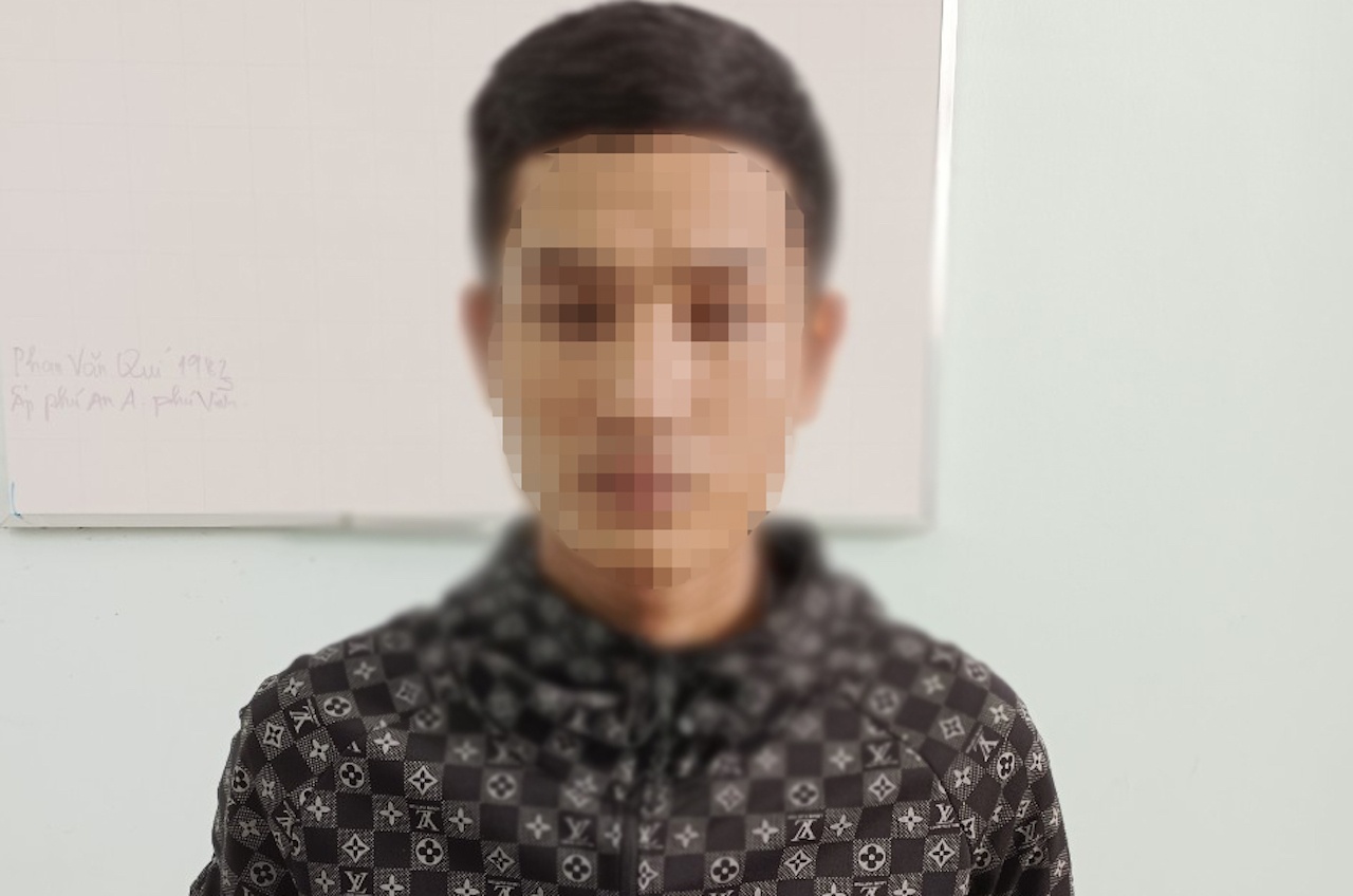Xu phat nam thanh nien bao bi cuop hinh anh