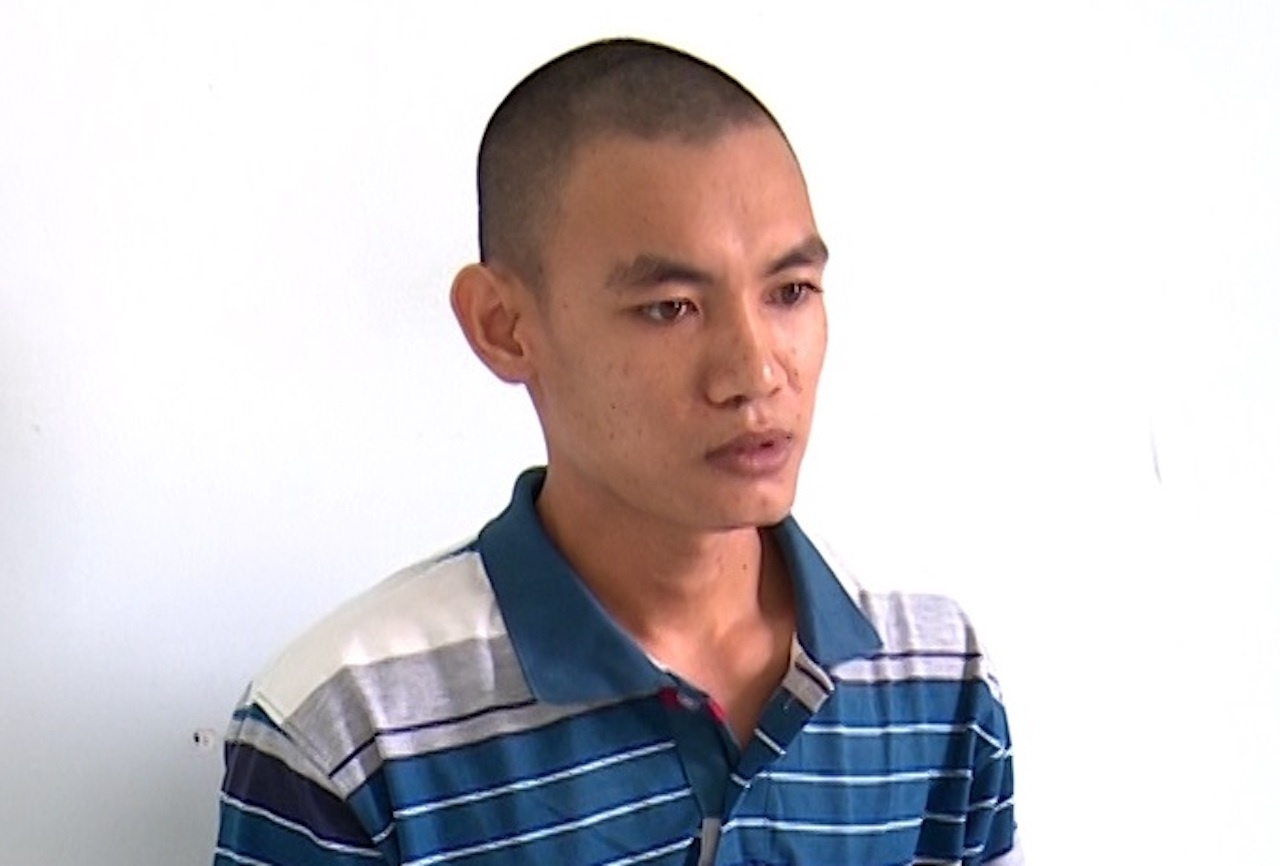 Nam thanh nien bi bat giam vi dung gach nem be kinh xe khach hinh anh