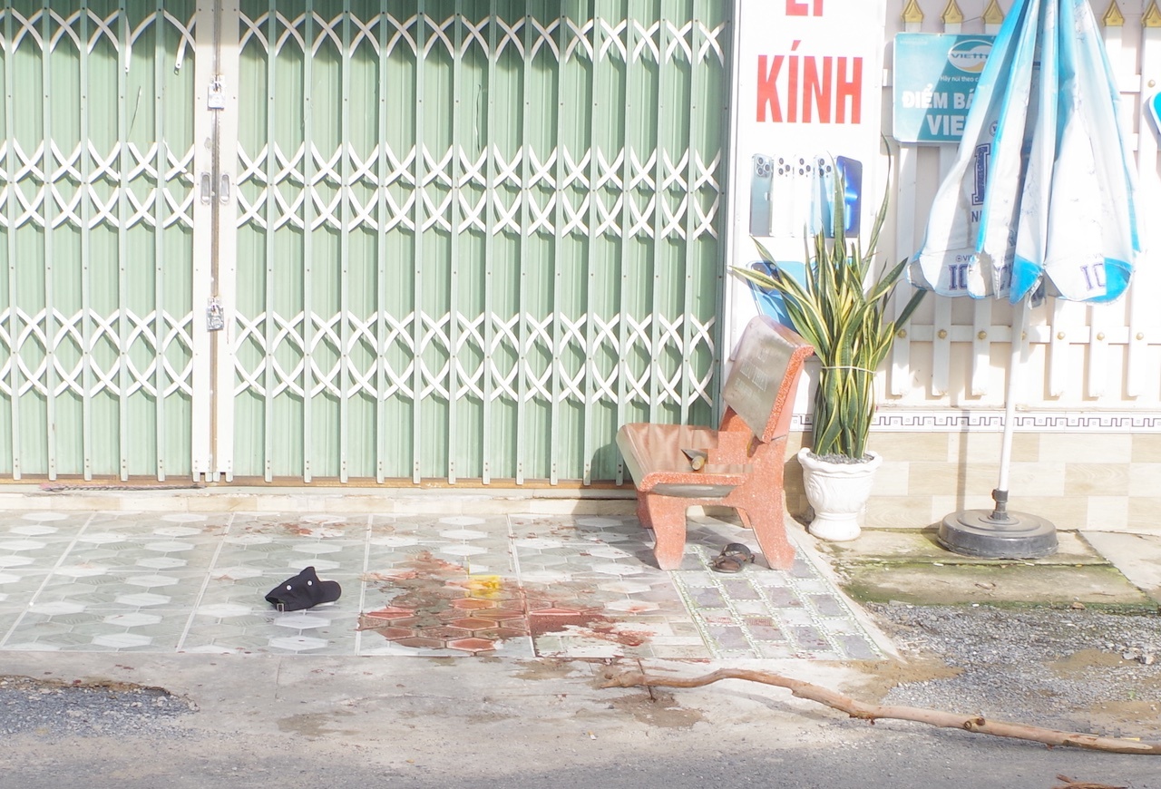 Chong bi dam tu vong trong vu vo ngoai tinh hinh anh