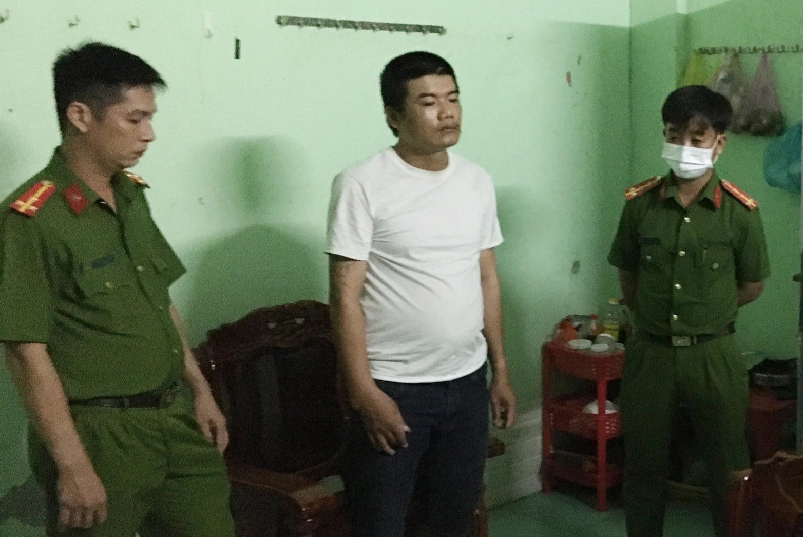 Nu tai xe bi 2 nguoi dan ong cuop xe may hinh anh