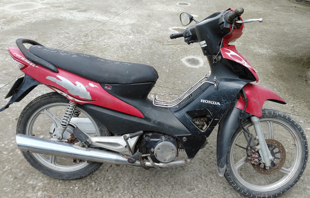 Nam thanh nien gap tai nan sau khi trom xe may hinh anh
