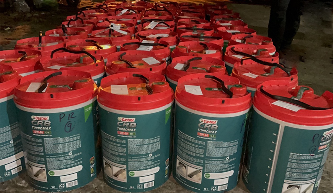 Nam thanh nien buon ban so luong lon dau nhot gia anh 2