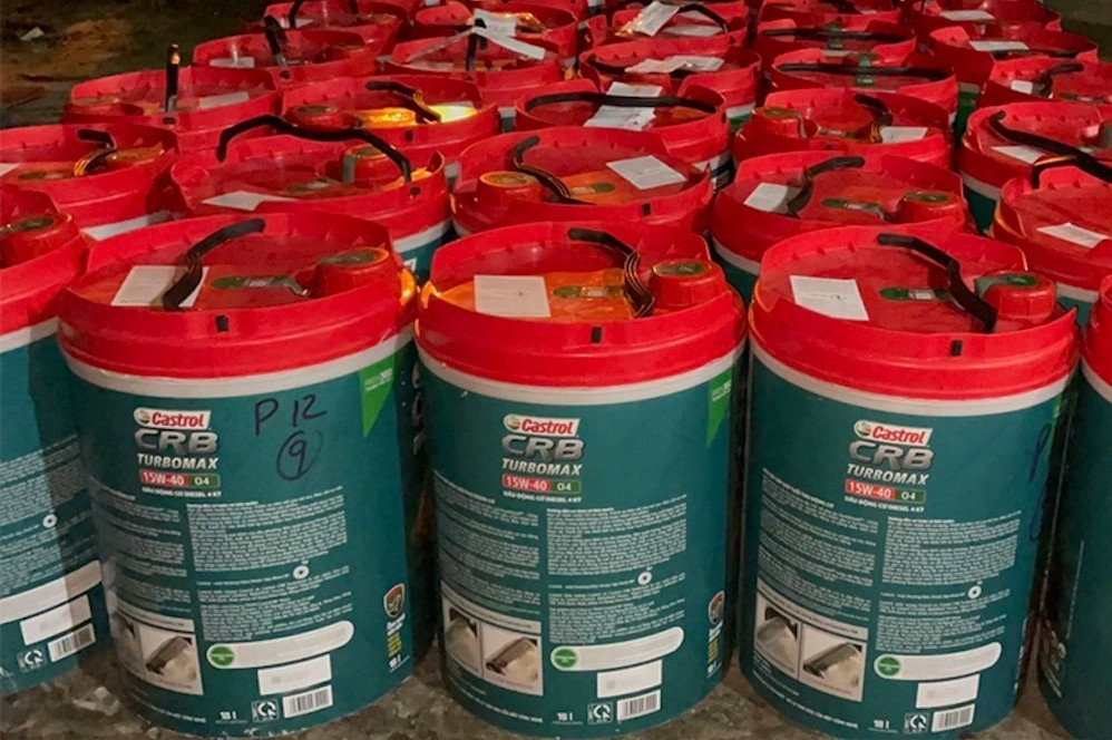 Thue 6 phong tro de tich tru dau nhot Castrol gia hinh anh