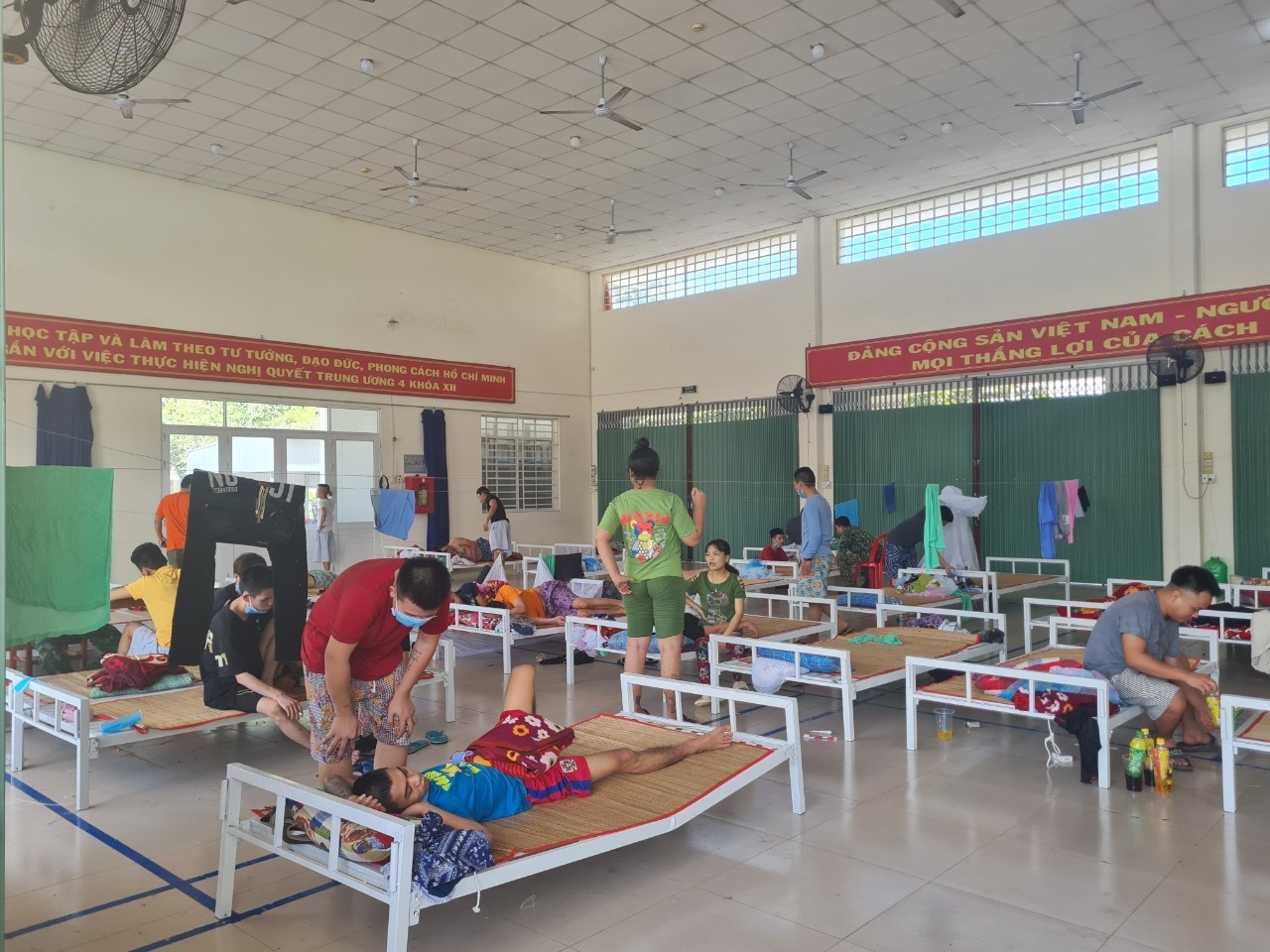 mua ban nguoi qua casino anh 4