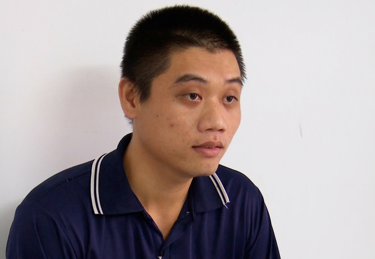 Nam thanh nien phong hoa dot nha thuoc vi bi noi la nghien ma tuy hinh anh
