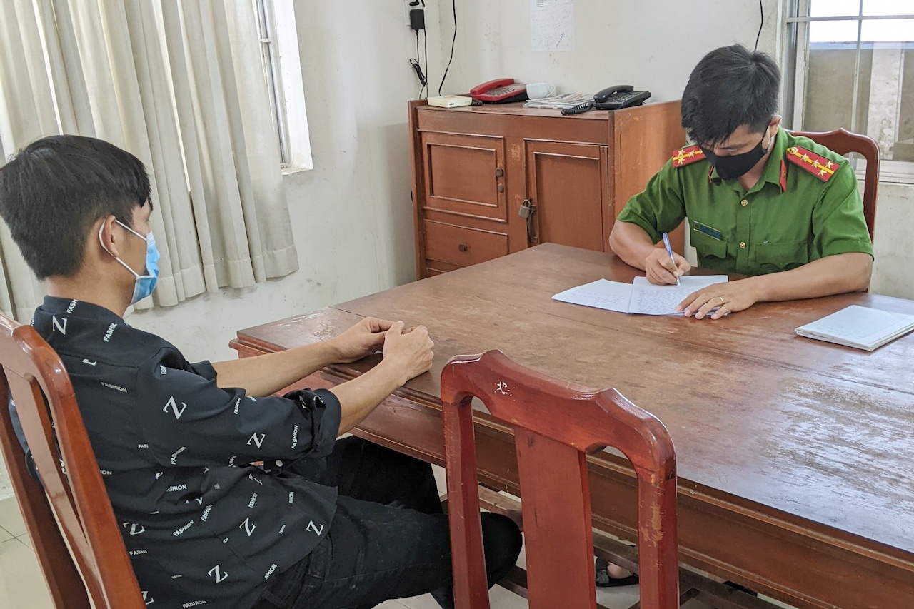 Canh sat tim nguoi nhay song mat tich trong khi 'nan nhan' ve nha ngu hinh anh