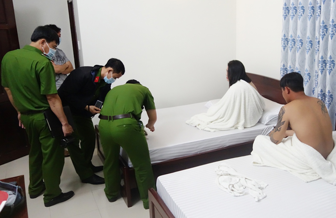 Mua ban dam Long Xuyen anh 1