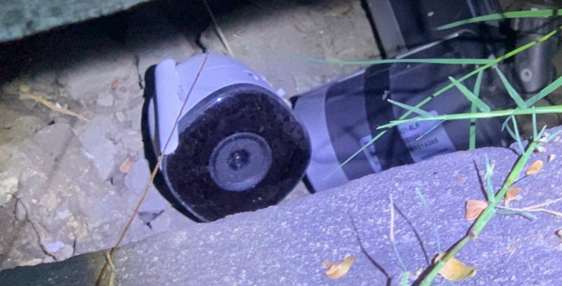 Trộm đập phá camera  ảnh 1 Trom dap pha camera anh 1