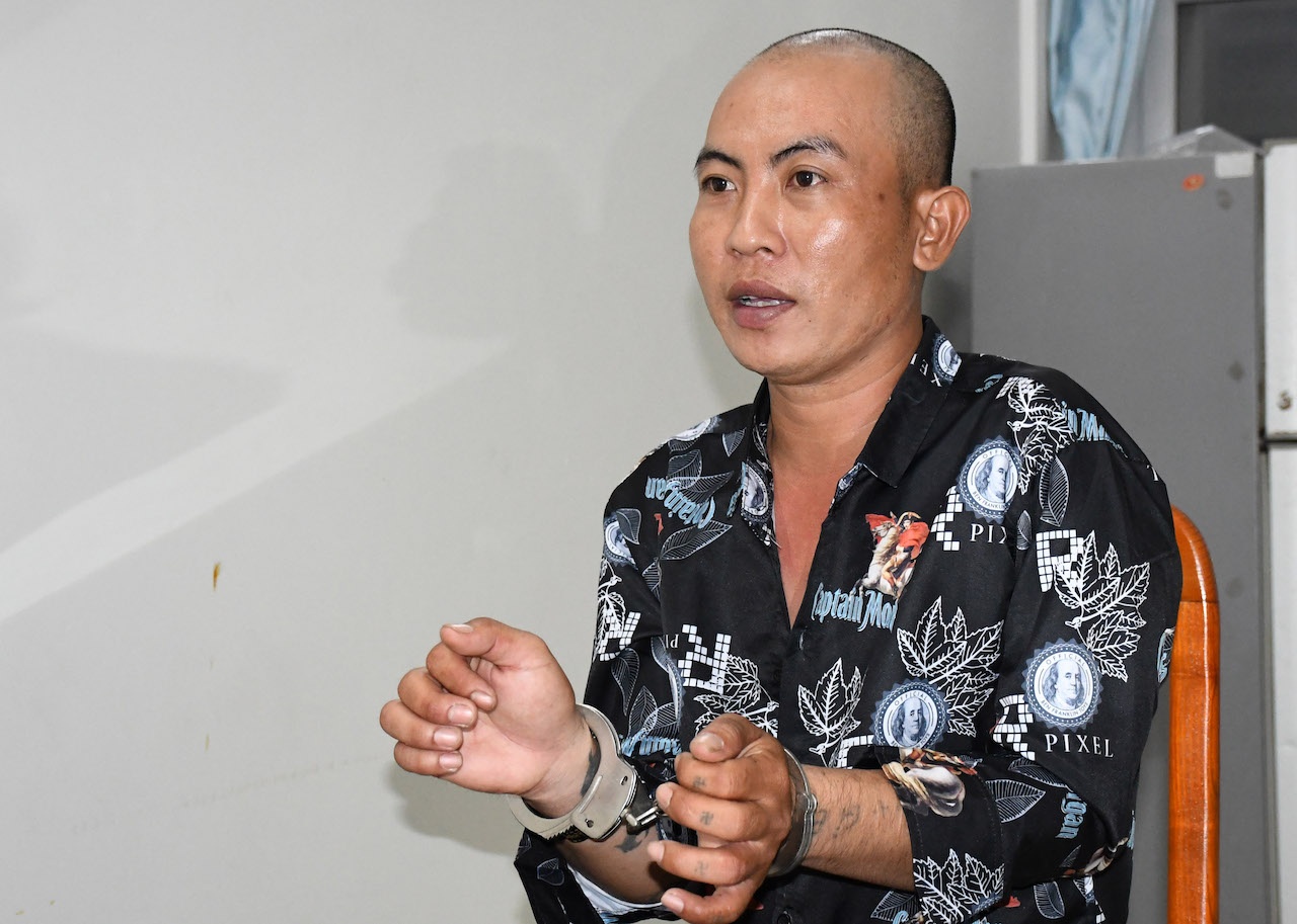 Bat ke giet nhan tinh trong nha tro hinh anh