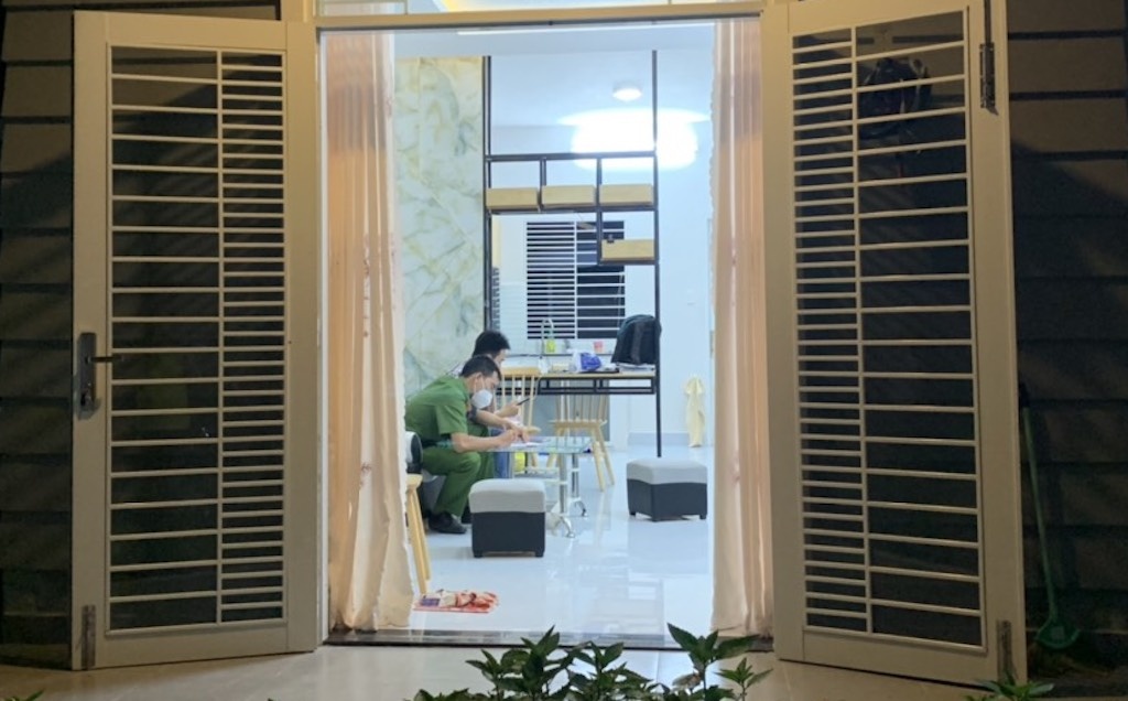 Y si tu vong trong can nha thue hinh anh