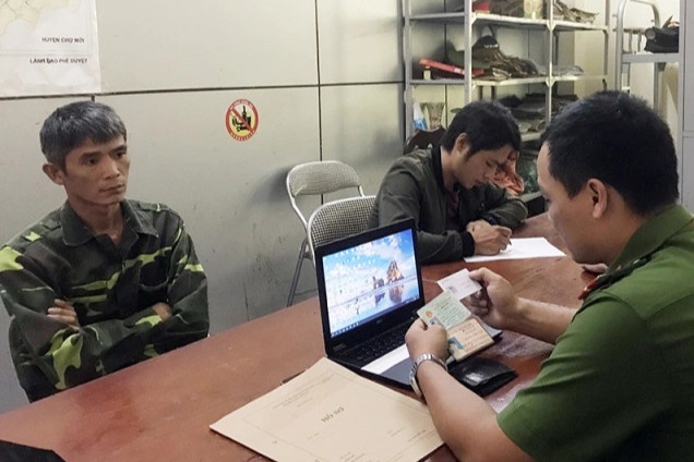 Kham pha vu trom laptop sau gan 3 tieng dong ho hinh anh