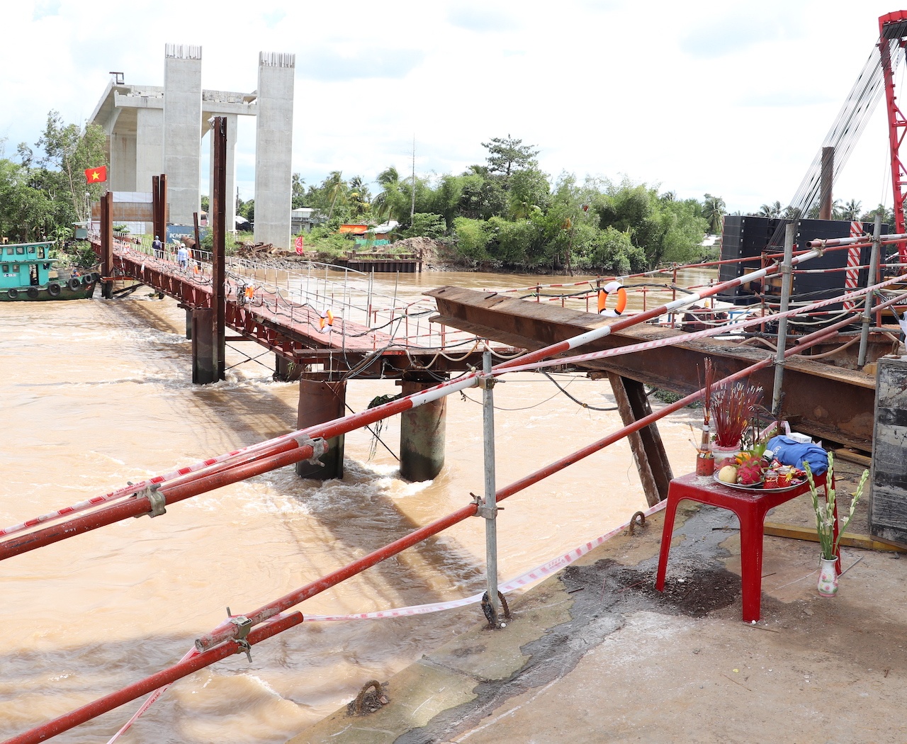 Nguyen nhan sap san thi cong cau My Thuan 2 khien cong nhan roi song hinh anh