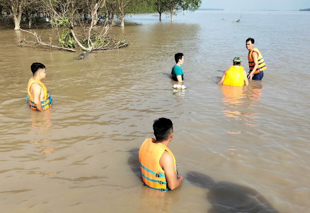 Ngu dan phat hien bom anh 1