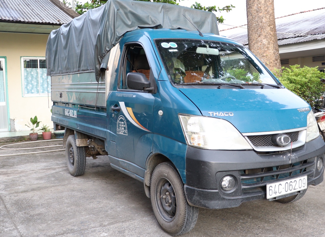 Tai xe bi khoi to vi van chuyen hang cam hinh anh