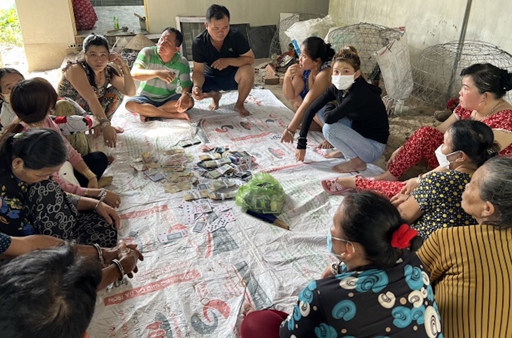 Pha soi bac o vung que co nhieu phu nu tham gia hinh anh