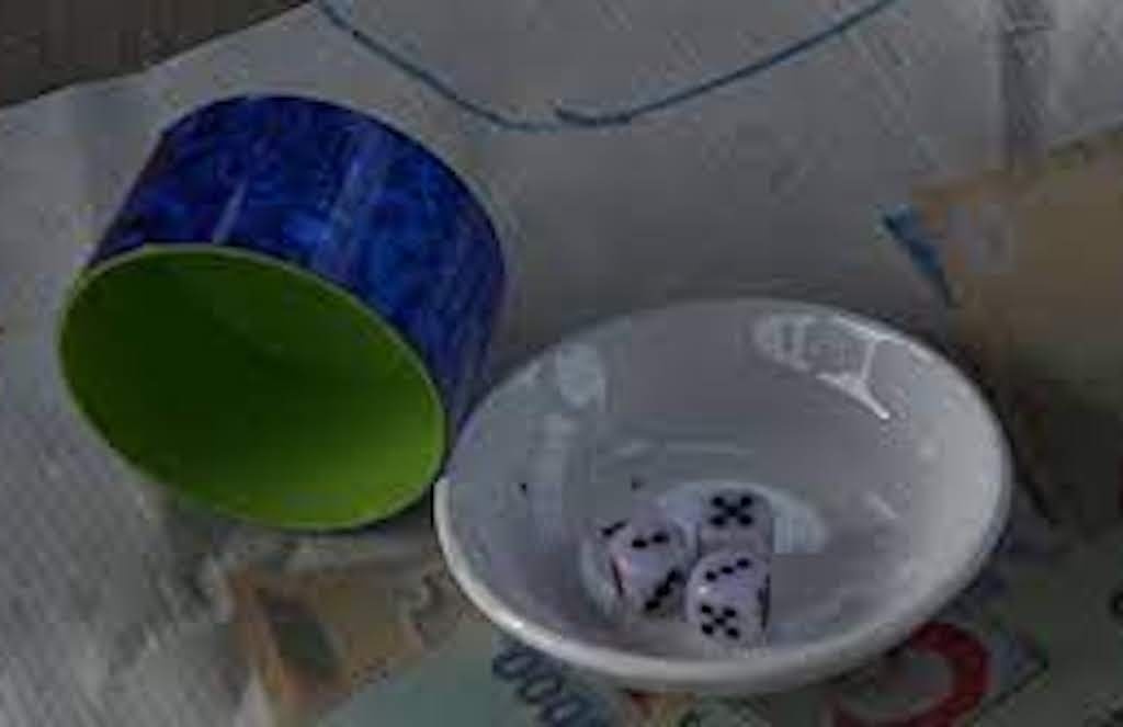 Bat giu 14 nguoi lac tai xiu an tien hinh anh