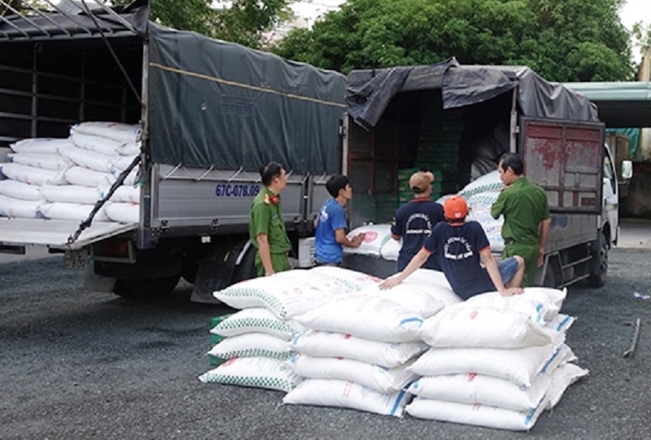 Bat giam nguoi phu nu buon lau duong cat  hinh anh