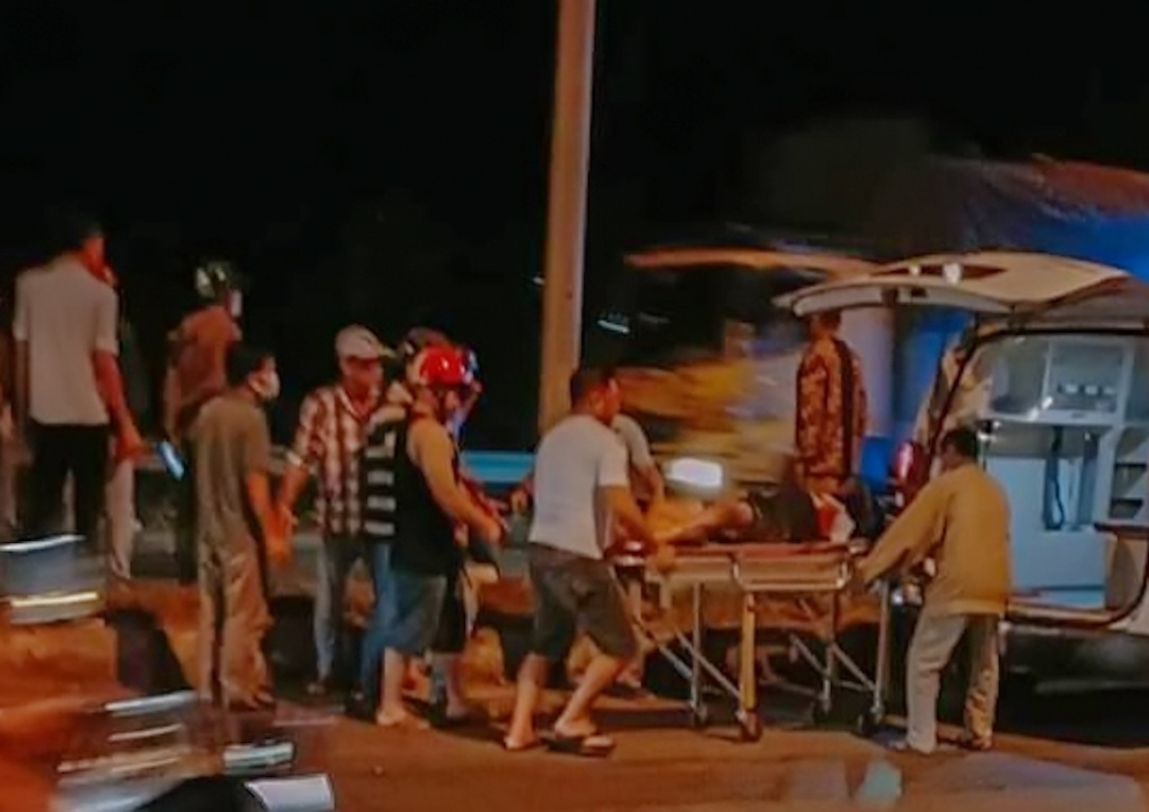 Thieu nu 15 tuoi tu vong sau khi tong vao dai phan cach hinh anh