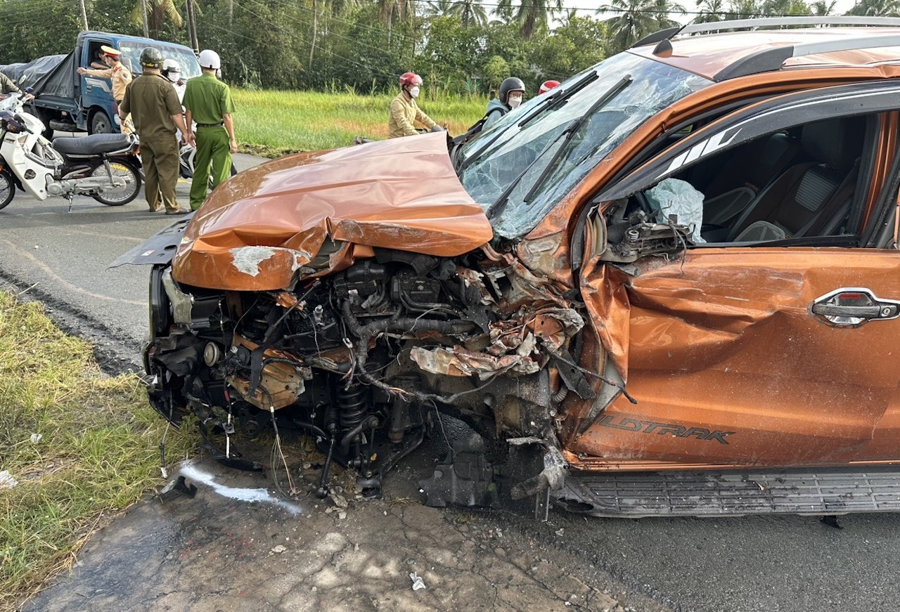 Hai oto va cham anh 2