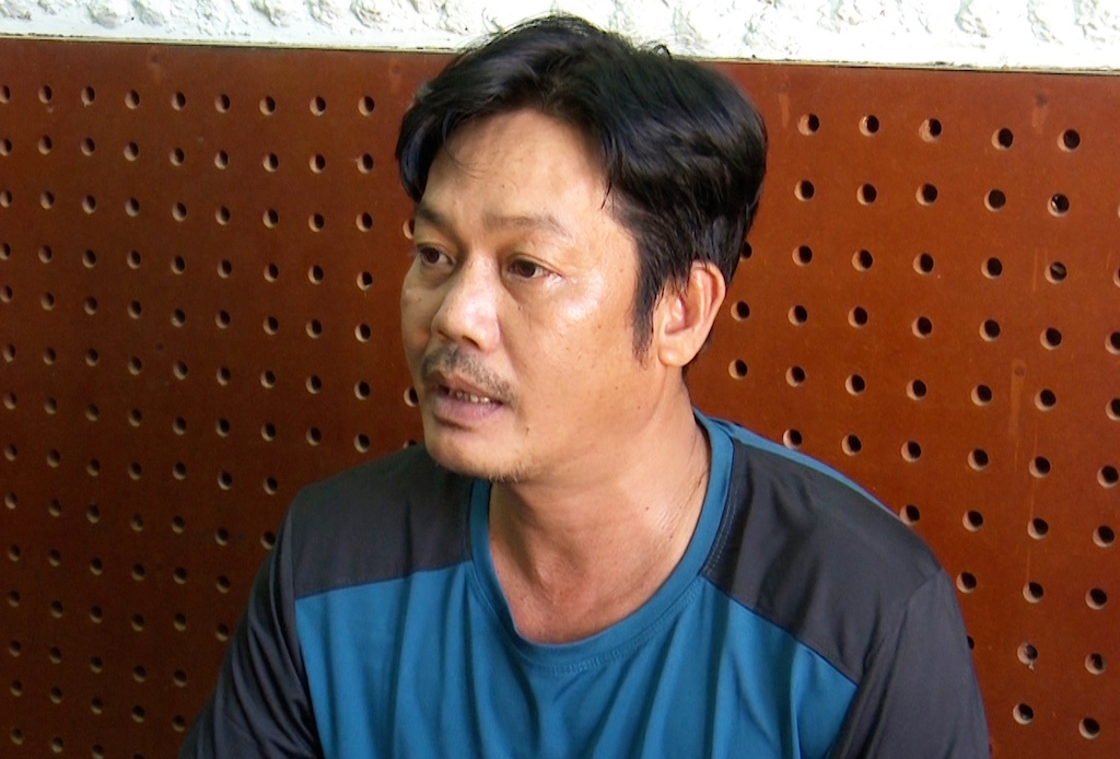 Dung chan da nguoi nam vong tu vong hinh anh