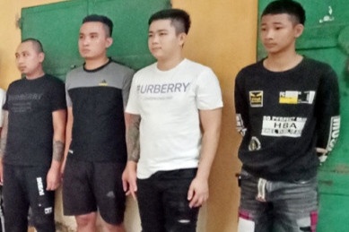 Tranh gianh nu nhan vien quan karaoke, 2 nhom thanh nien hon chien hinh anh