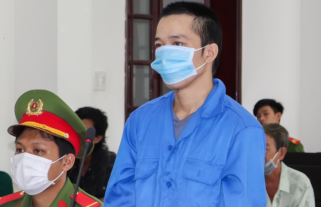 Khong xin duoc tien mua ruou, nam thanh nien gay an giet nguoi hinh anh