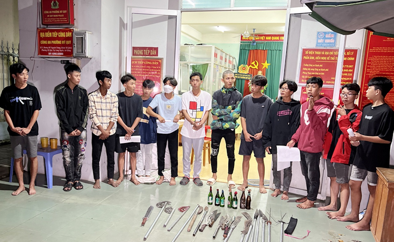 Ngăn chặn nhóm hỗn chiến ảnh 1 Ngan chan nhom hon chien anh 1