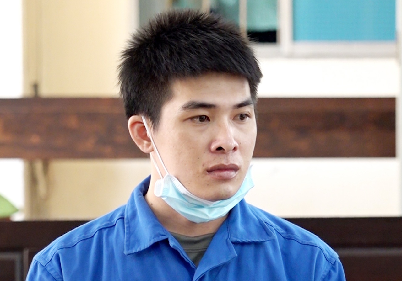 Linh an chung than vi van chuyen ma tuy va sung quan dung hinh anh