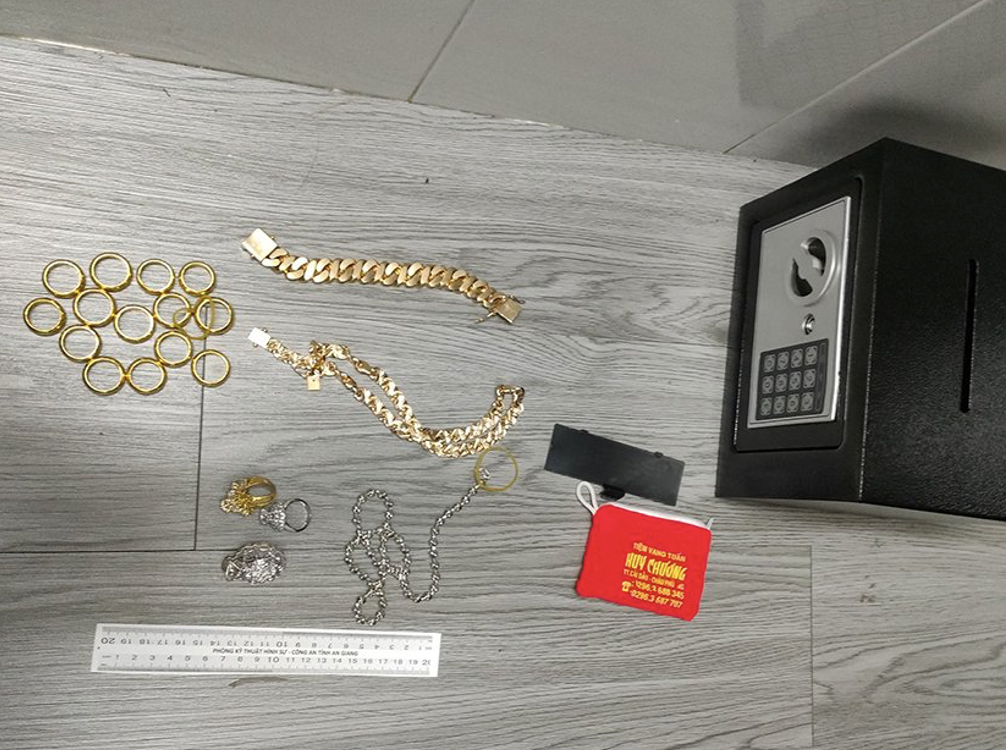 Hoang bao trom tien ty anh 2